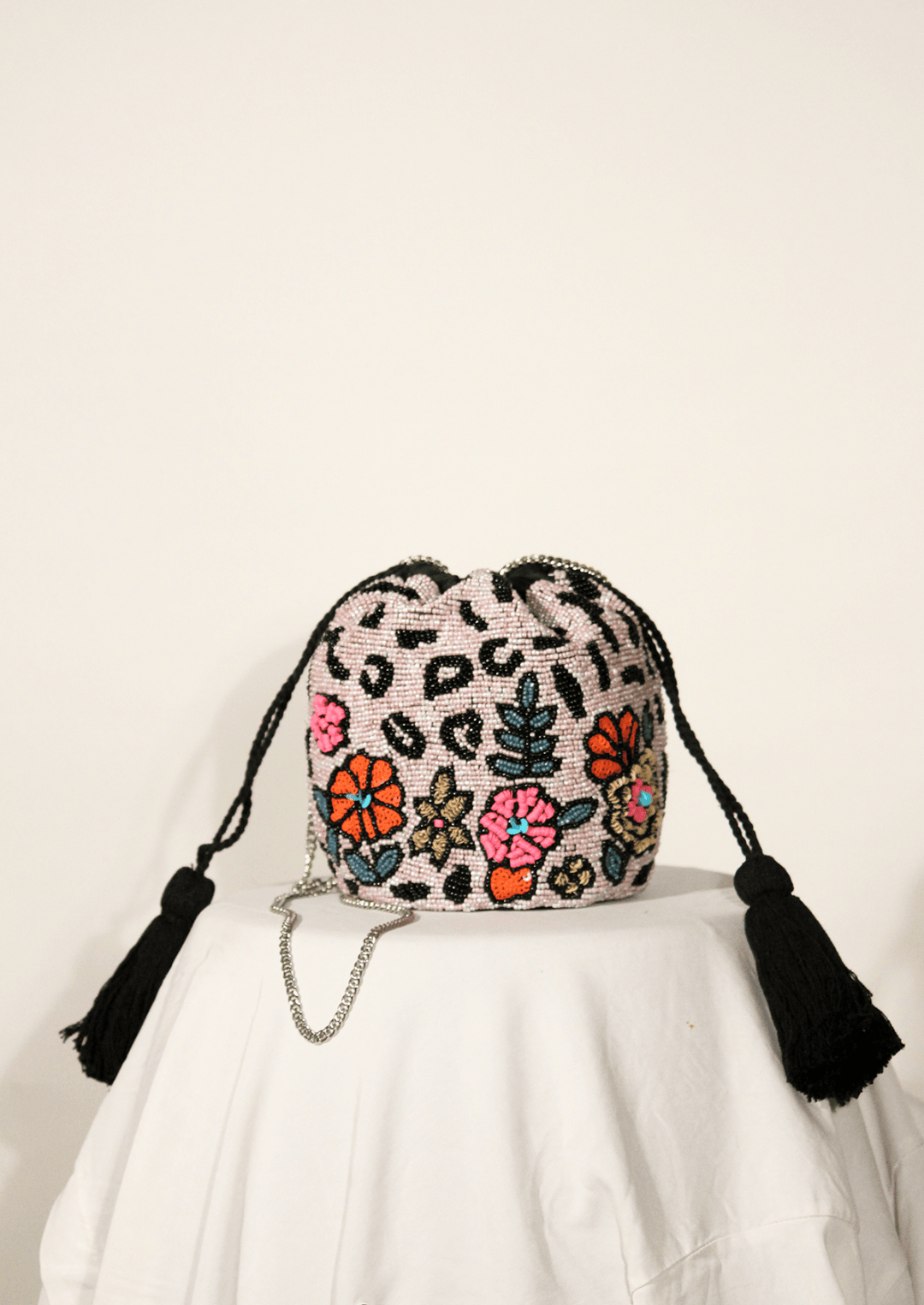 flowerbed beaded bag - Suspire