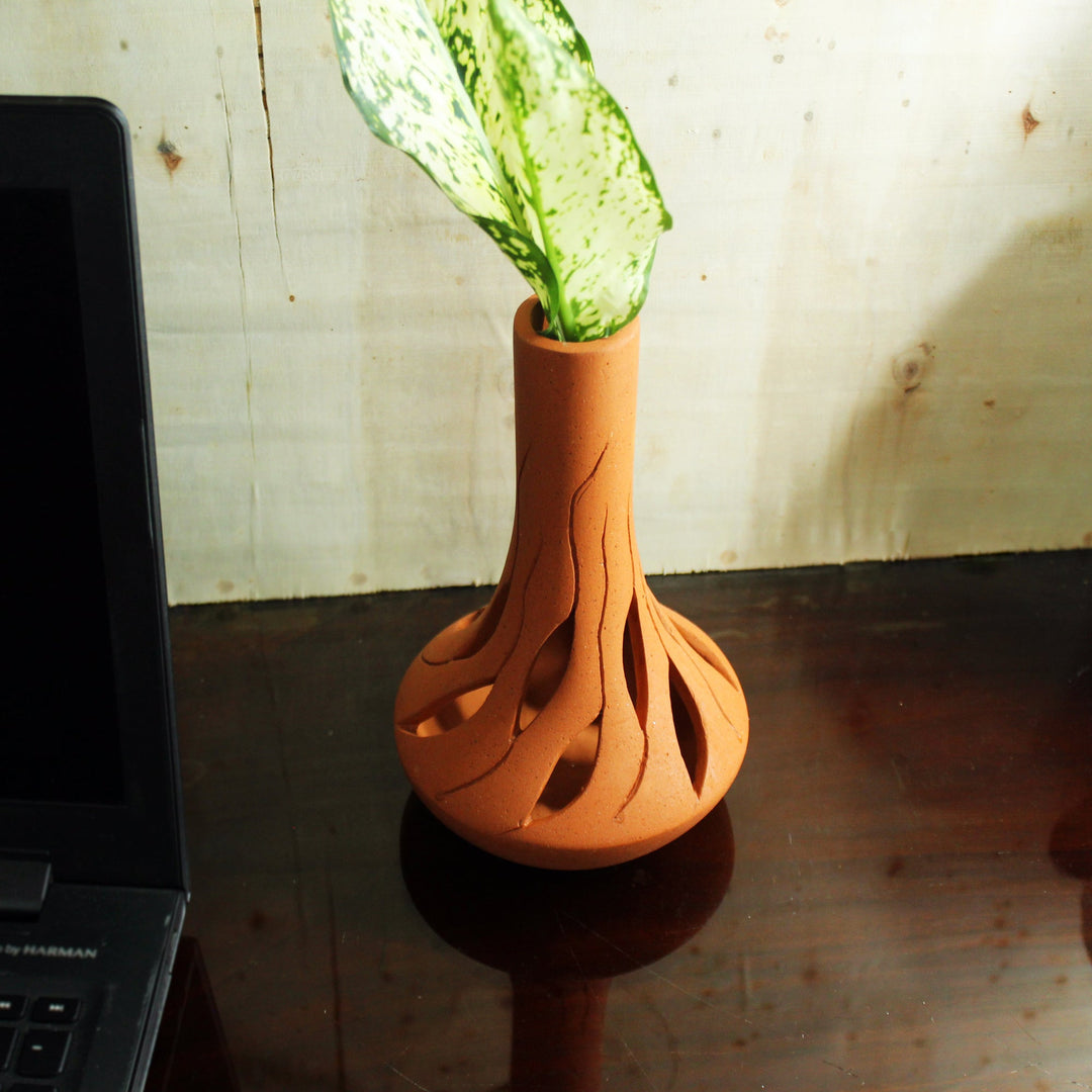 FOUNTAIN CUT PROFILED Flower Vase - Suspire