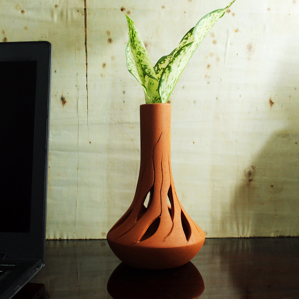 FOUNTAIN CUT PROFILED Flower Vase