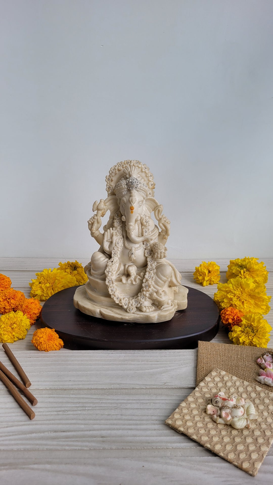 THE ASF SHOP Royal-Ivory Ganesh Idol
