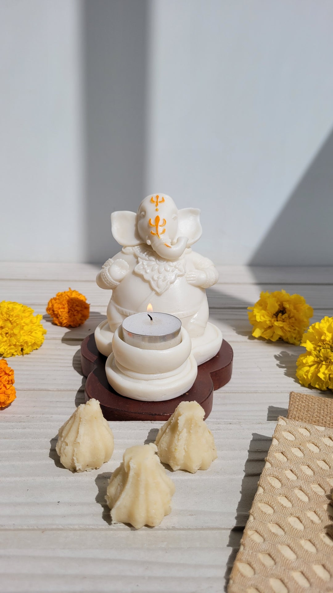 THE ASF SHOP Pedestaled Ganesha with Tealight