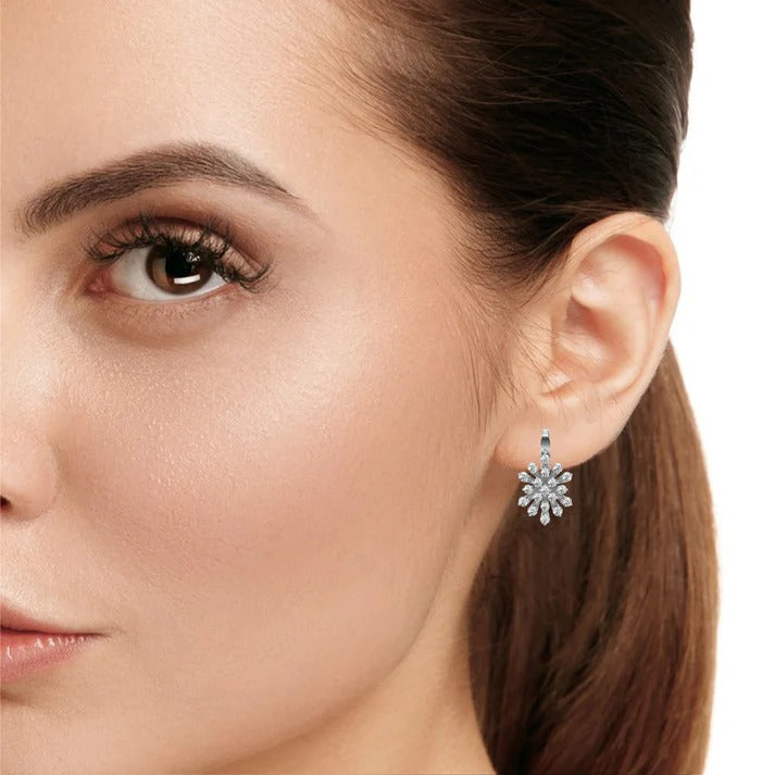 Diamond By Tilesh Snowflake-Inspired Diamond Earrings – Round Brilliant Cut