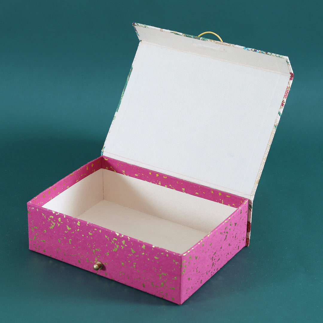 Vrindavan Medium Gift Box - 1 pc