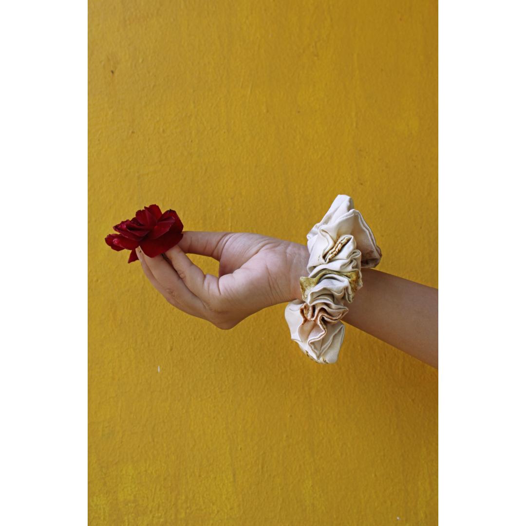 Bageeya Daisy Anti Breakage Soft Mul Fabric Scrunchie