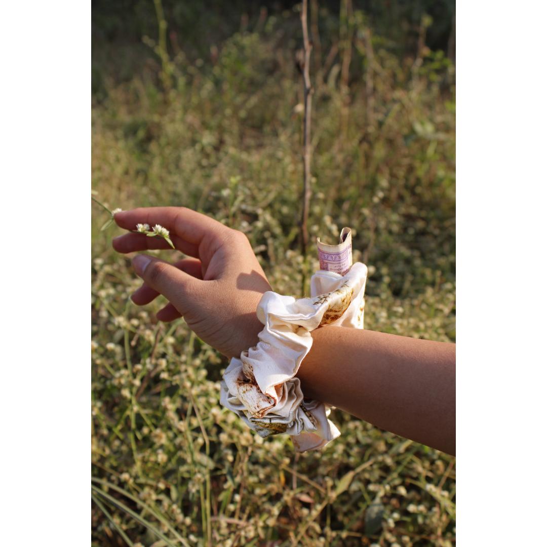 Bageeya Daisy Anti Breakage Soft Mul Fabric Scrunchie