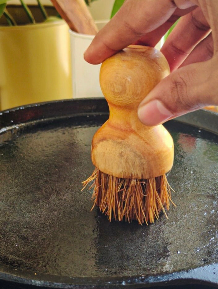 Almitra Sustainables Tava Oil Brush