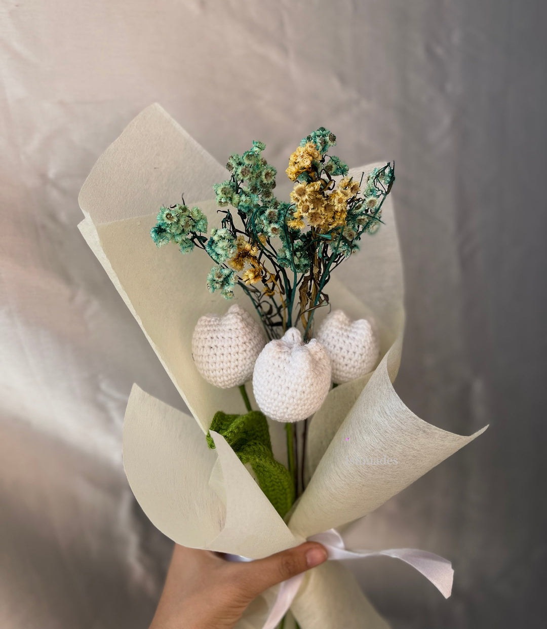 Ishmades Tulip & Daisy Harmony bouquet