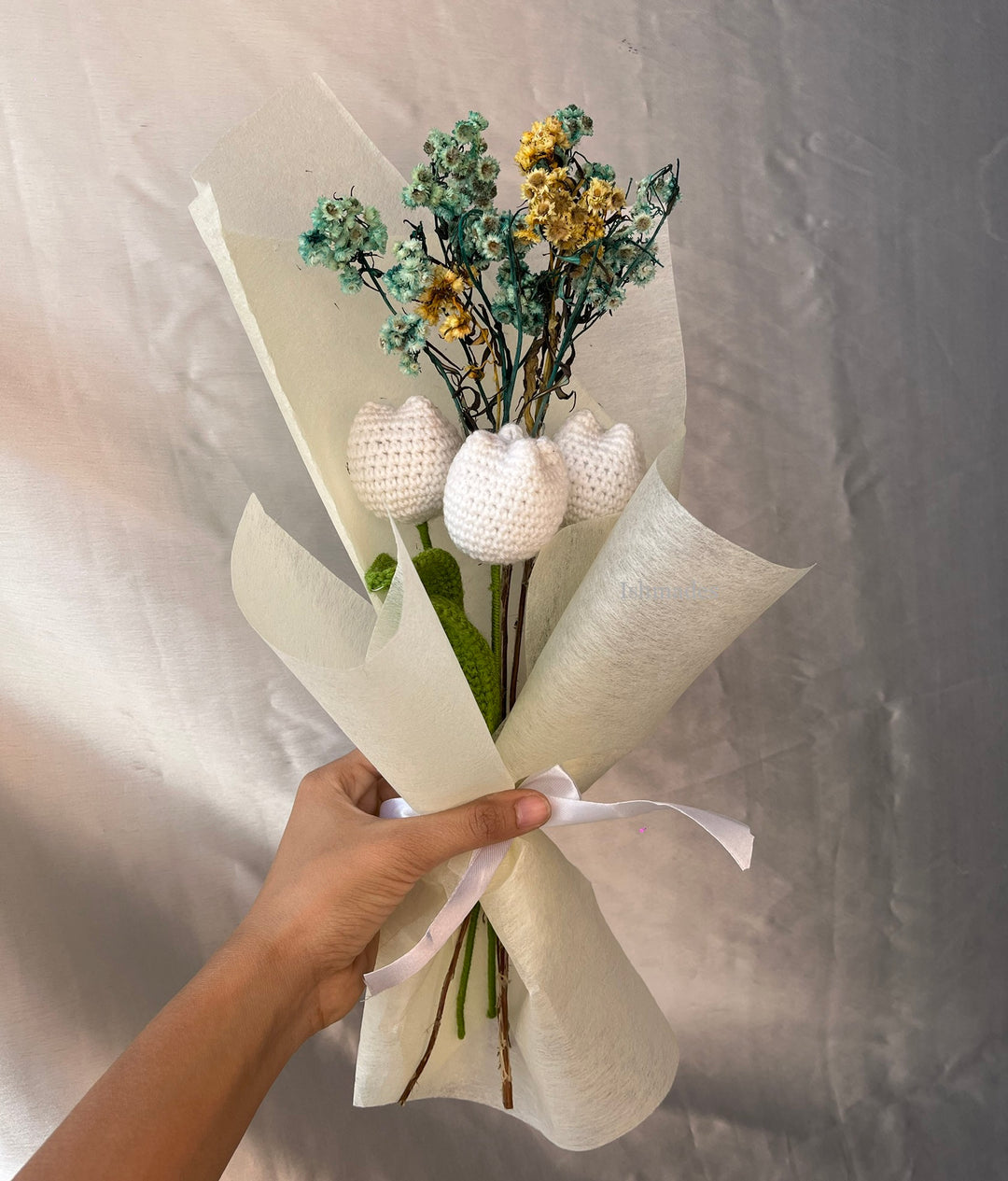 Ishmades Tulip & Daisy Harmony bouquet