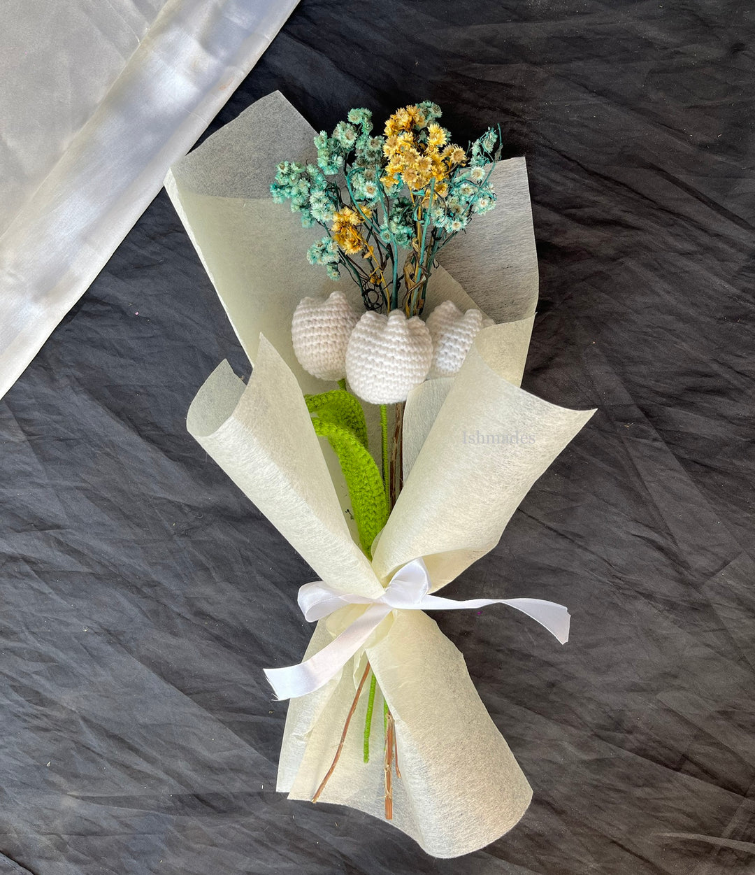 Ishmades Tulip & Daisy Harmony bouquet