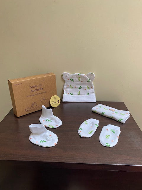 Little Sudhams Organic Cotton Muslin Baby Gift Set