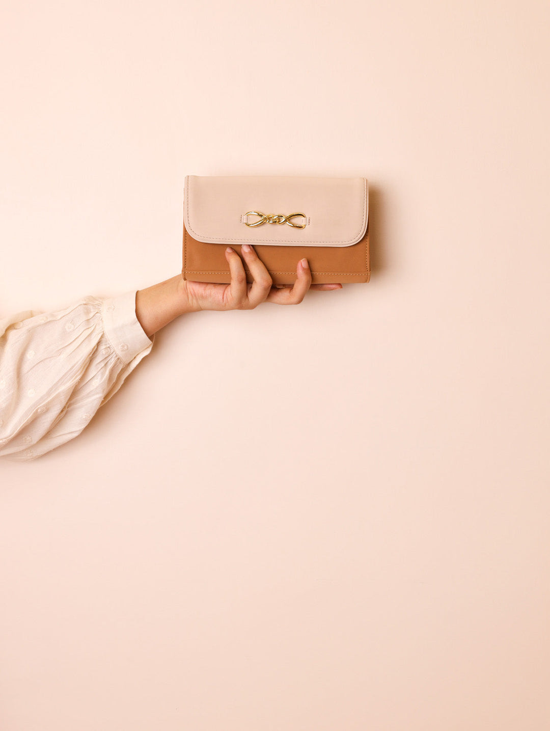 White Fire Lena Wallet On Chain