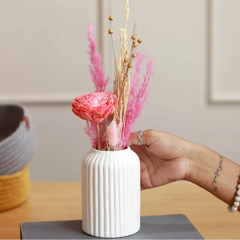 Mini Snow white vase with aroma mist dried flower bunch
