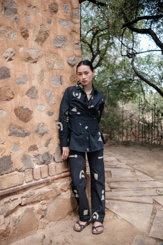 The Terra Tribe Black Triangle Printed Seattle Wrap Shirt