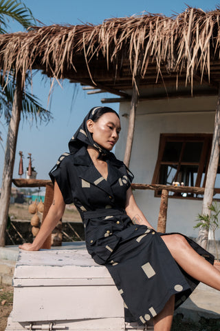 The Terra Tribe Black Triangle Printed Harajuku Trench