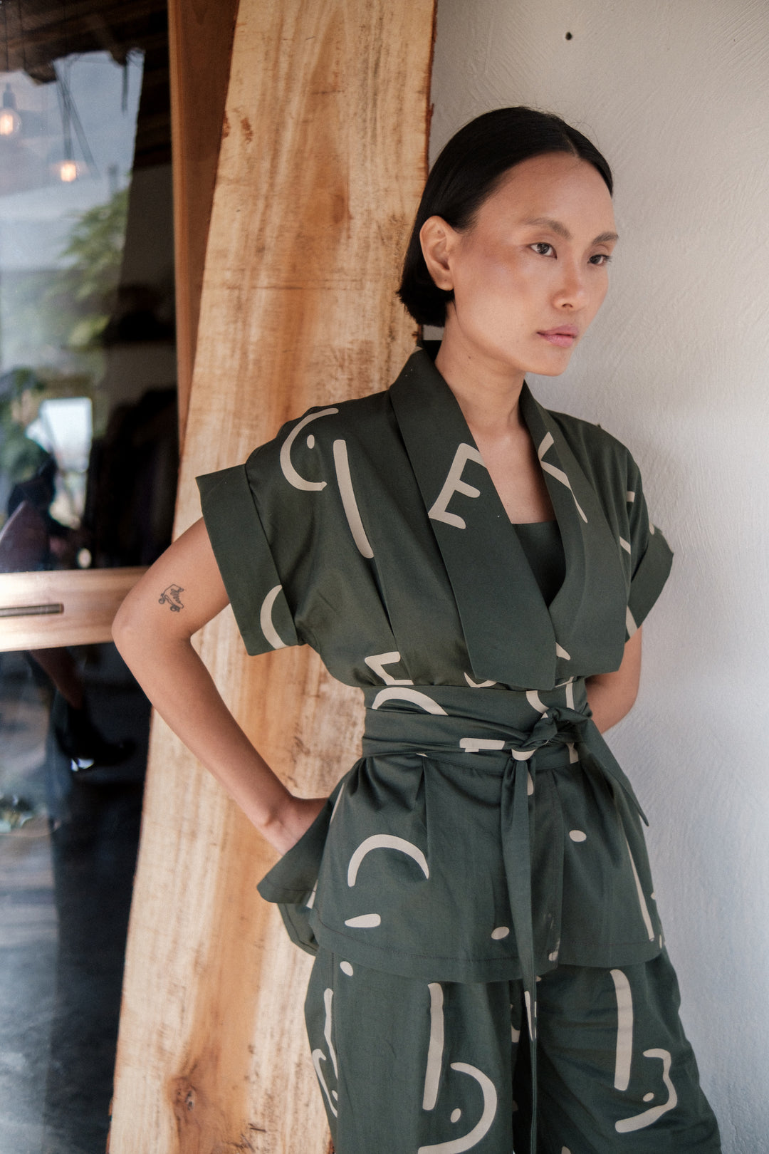 The Terra Tribe Deep Green Line Printed Berlin Shawl Collar