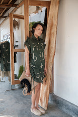 The Terra Tribe Deep Green Line Printed Sunrise Gather Shirt