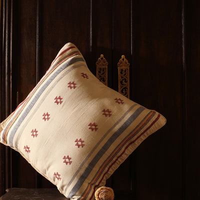Off-white antique organic cotton cushion cover ( L-22″ x W- 22″)