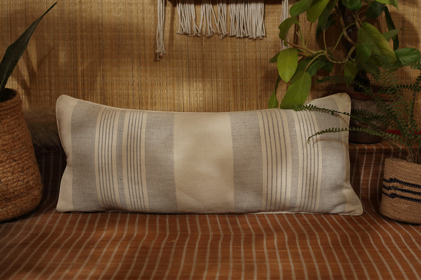 Stripped organic cotton cushion cover (14" x 34")