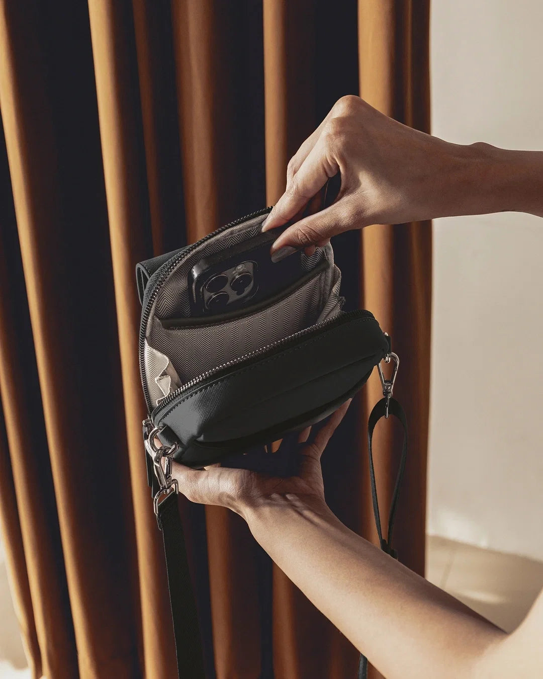 NOMA SHOULDER BAG