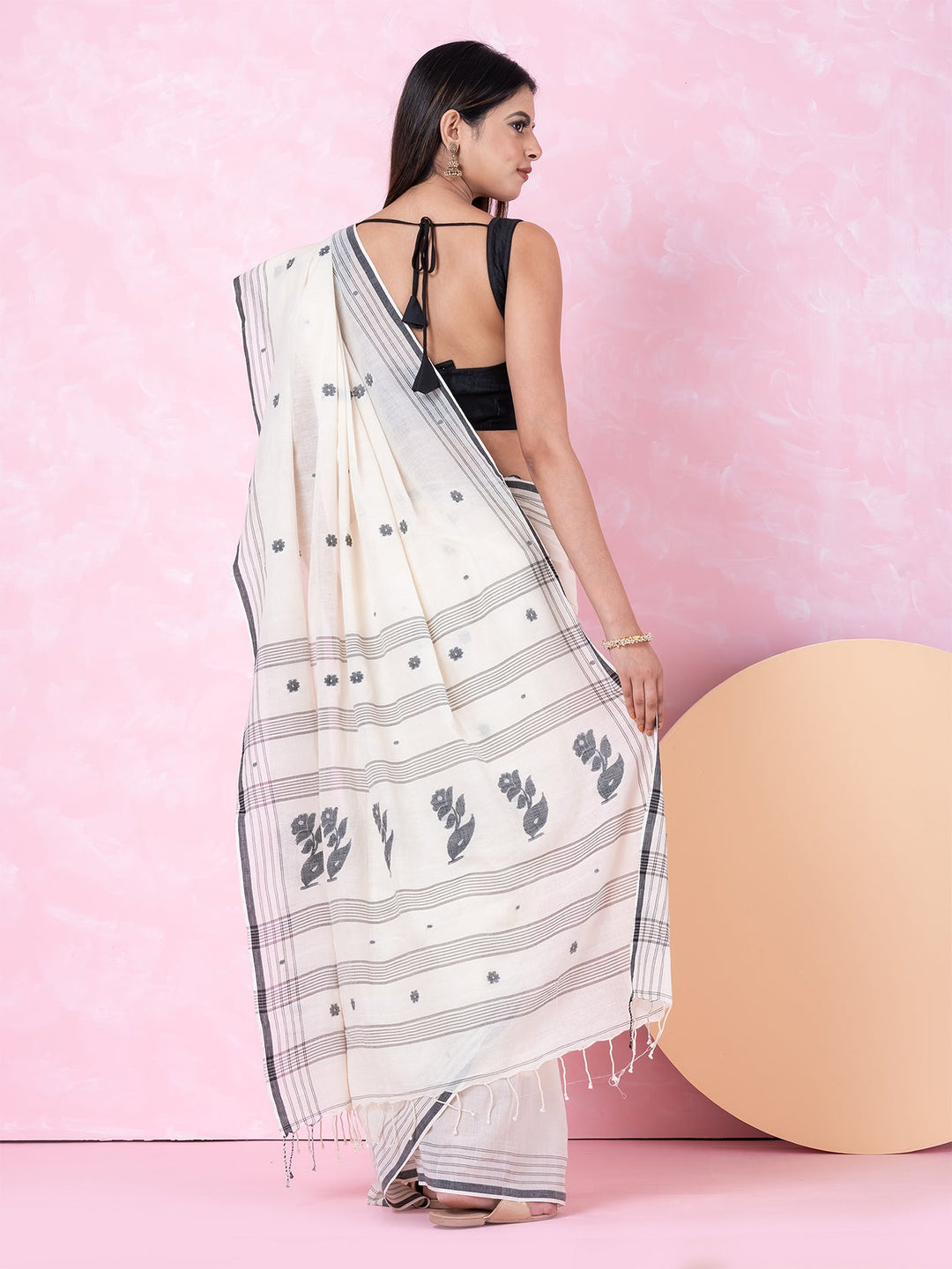 OCAU Daisy Drape - Organic cotton saree with jamdani motifs II Off - White - Suspire