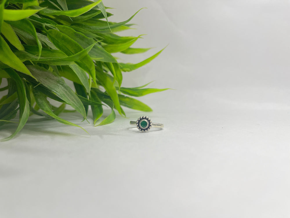 Oxidised 925 Sterling Silver Floral Toe Ring for Her (Emerald Green Stone)