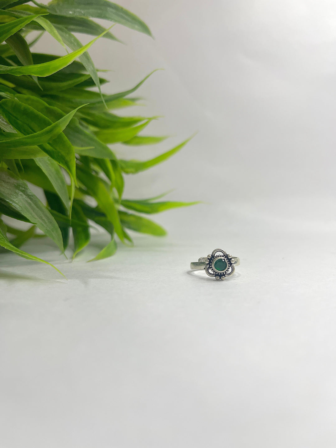 Oxidised 925 Sterling Silver Toe Ring for Her (Emerald Green Stone) - Suspire