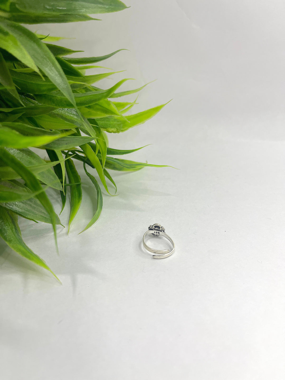 Oxidised 925 Sterling Silver Toe Ring for Her (Emerald Green Stone) - Suspire