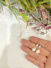 Pearly Bloom Silver Ear Rings and Pendant Set