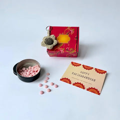 Pravaah Small Surprise | Festive gift Hamper | Wax Melt Large + Keychain