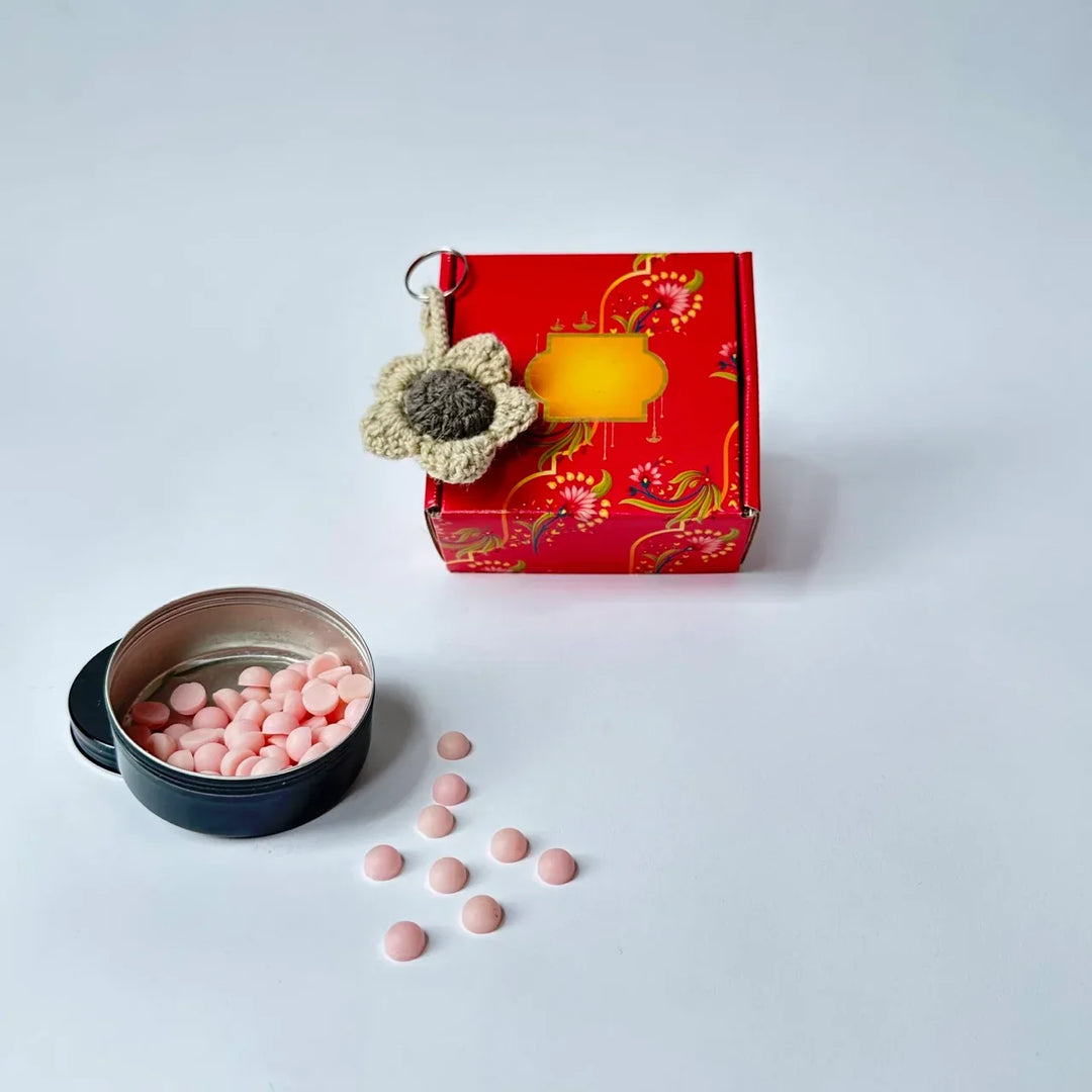 Pravaah Small Surprise | Festive gift Hamper | Wax Melt Large + Keychain