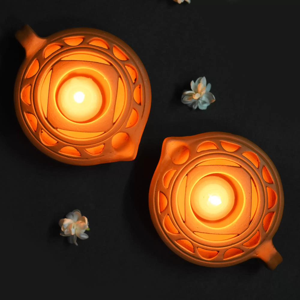 QUEEN DIYA Candle Holder Set of 2 + 2 HD Candles FREE