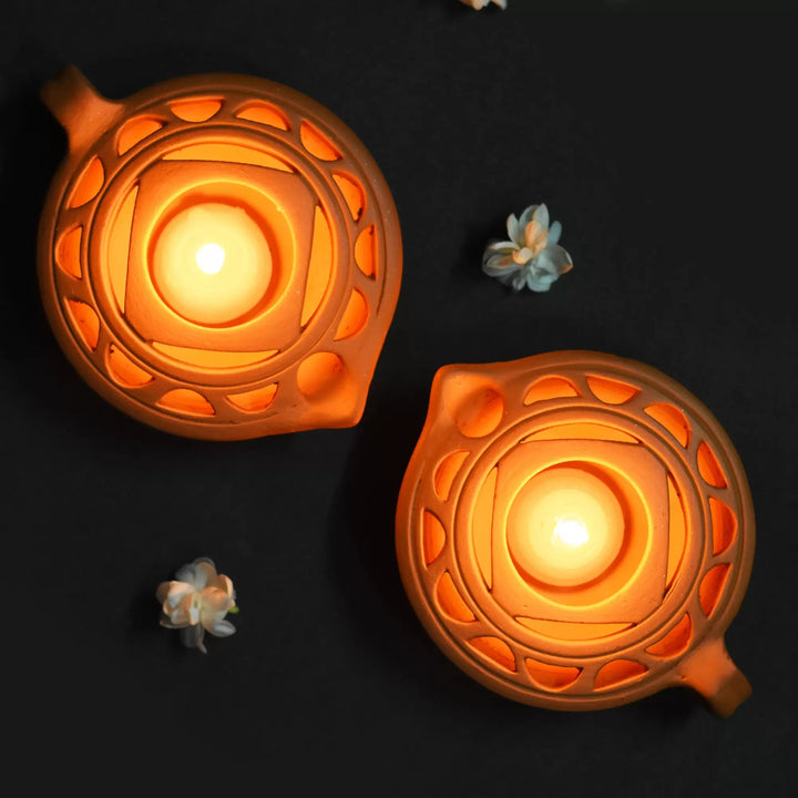 QUEEN DIYA Candle Holder Set of 2 + 2 HD Candles FREE - Suspire