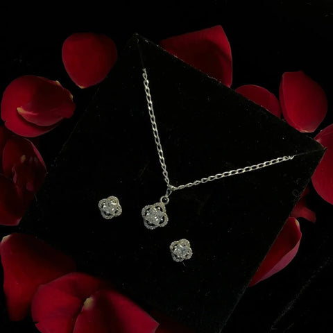 Solitaire Flower Silver Ear Ring and Pendant Set