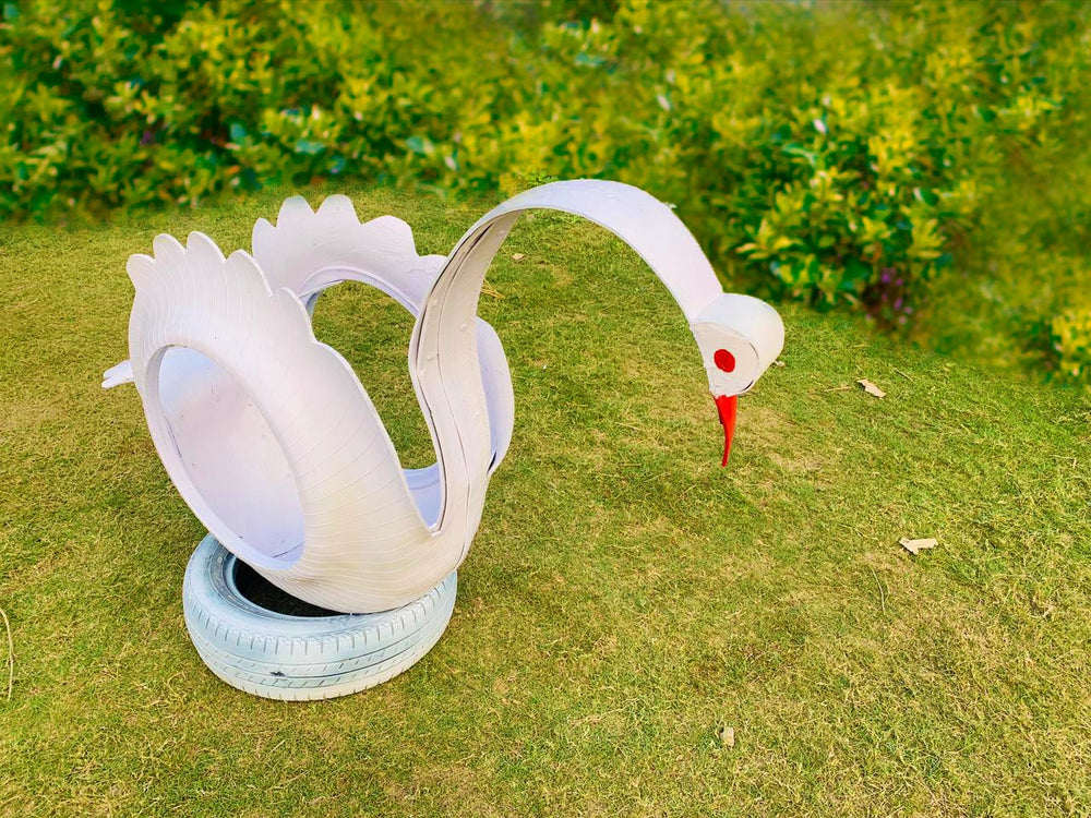 De'Dzines Swan planters set of 2