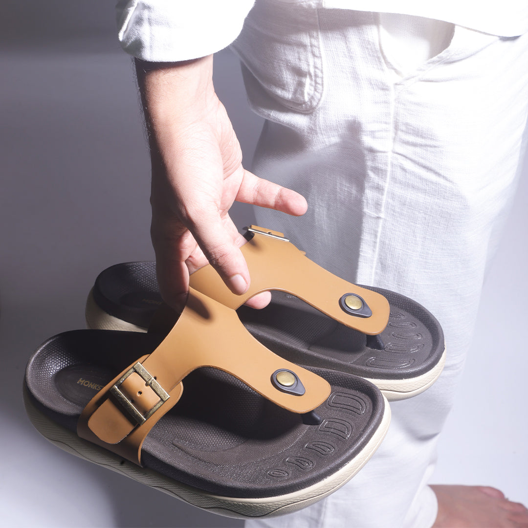 Monkstory Escape Buckle Thong Sandals – Desert Tan