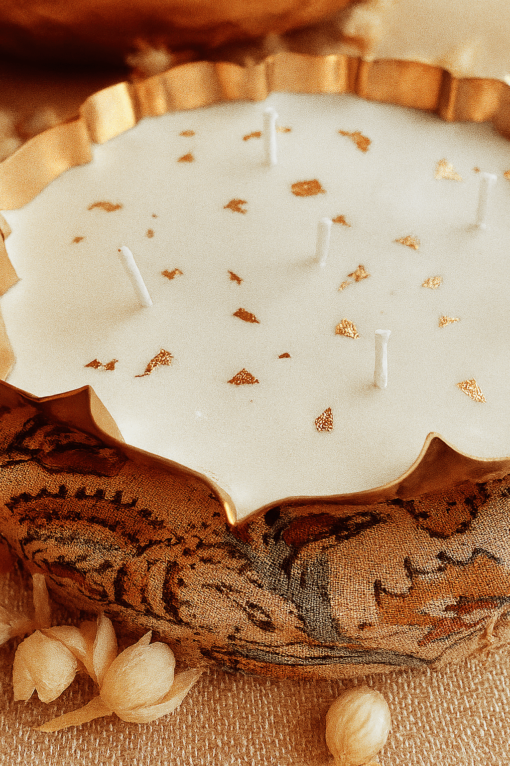 The Lushlights Lotus uril candle big - Suspire