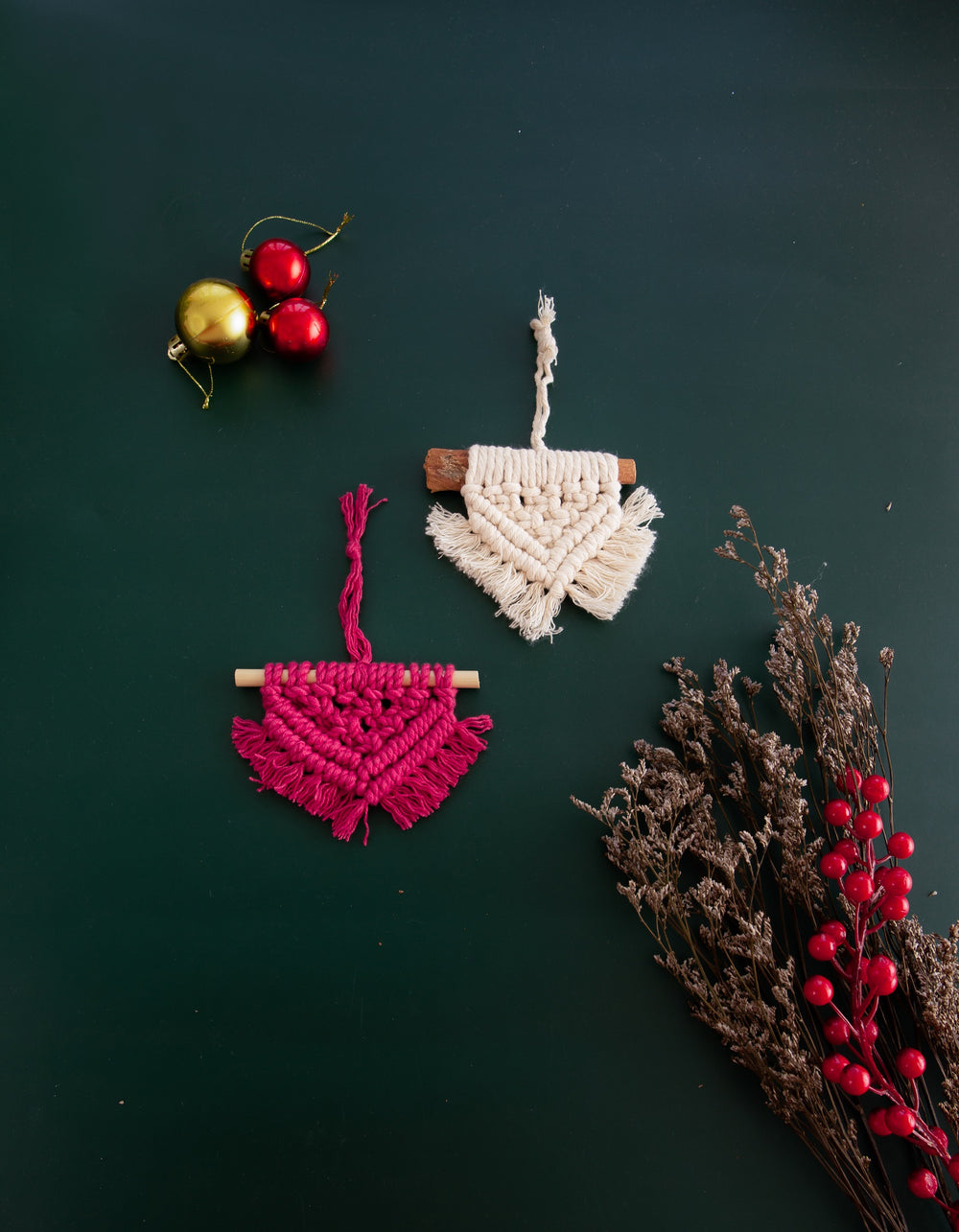 DecoTalk Macrame Christmas Tree Ornament - Diamond Set of 2 Color Red and white