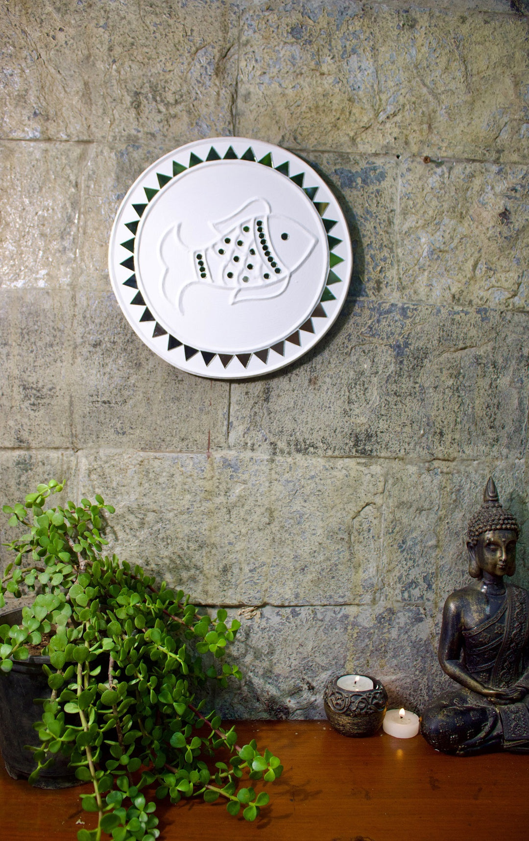 Kutch Lippan Mud Work Fish 25.4 cm Round Wall Plate -White