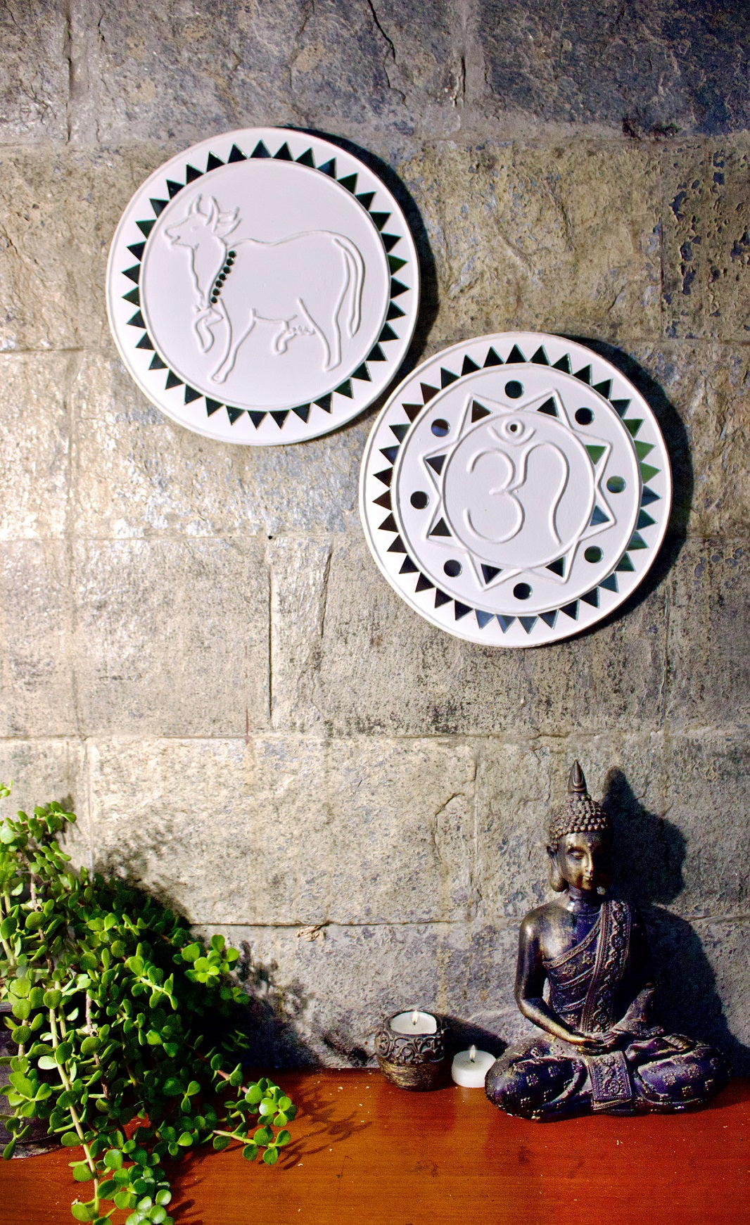 Kutch Lippan Mud Work Holy Cow 25.4 cm Round Wall Plate -White