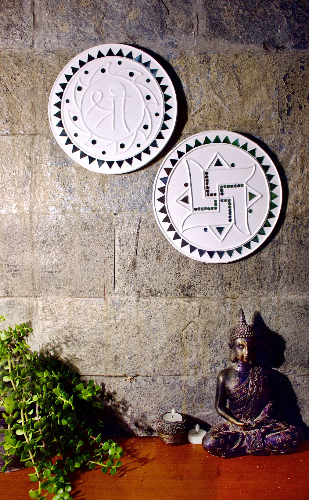 Kutch Lippan Mud Work Swastik symbol 25.4 cm Round Wall Plate -White