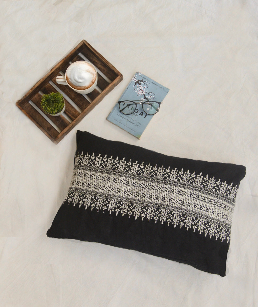 Zomi Handwoven Organic Cotton Cushion Cover with Tribal motif 41 cm x 41 cm