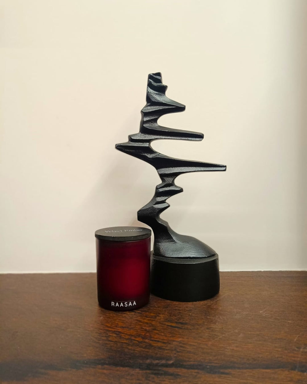 Raasaa Velvet Ember Luxury Scented Candle | Amber, Oud, Musk & Cedarwood | 160g | 30–35 Hours