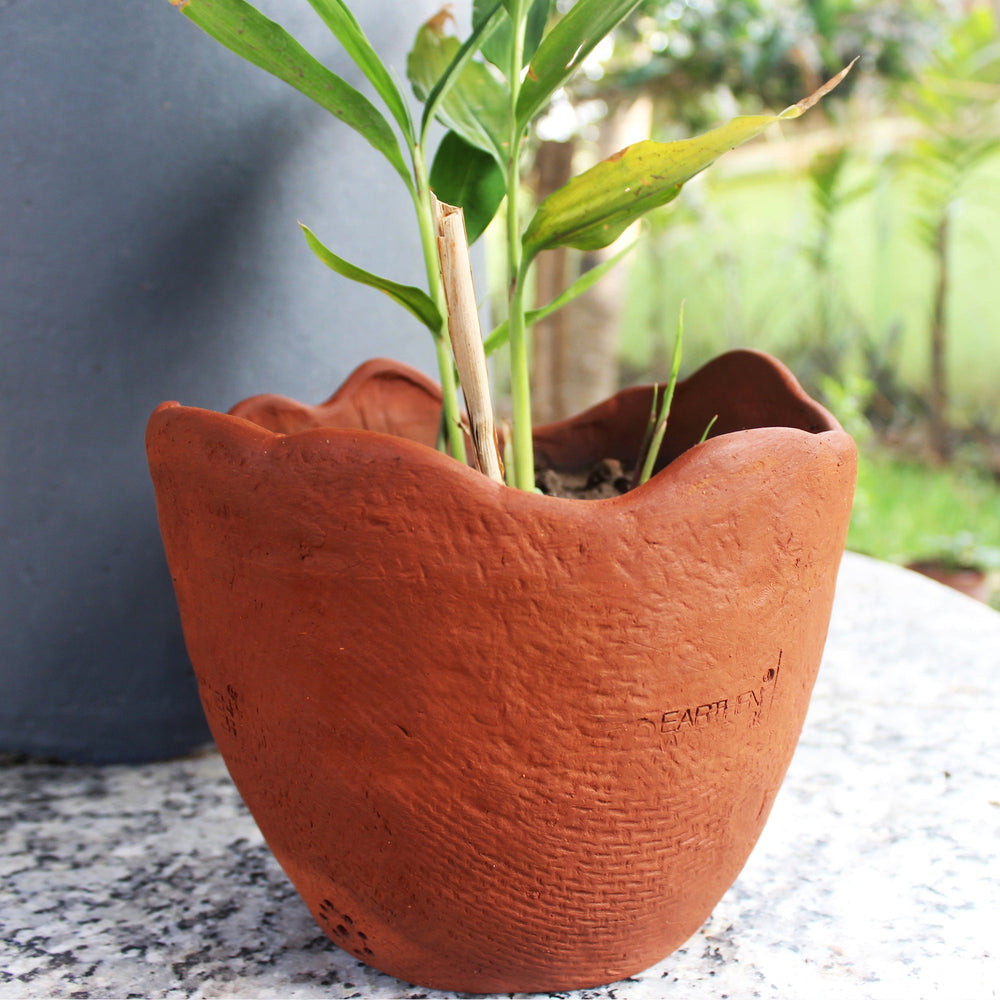 WAVY : Jute Textured Terracotta Planter