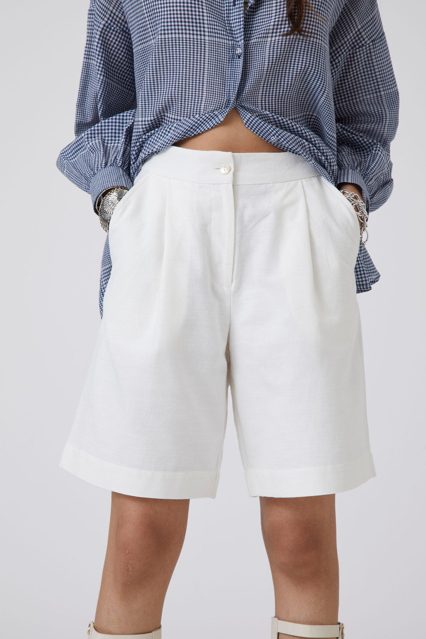 Tswalu Milk Shorts | Regular High-Waisted White Bermuda Shorts | Certified Organic Cotton Twill