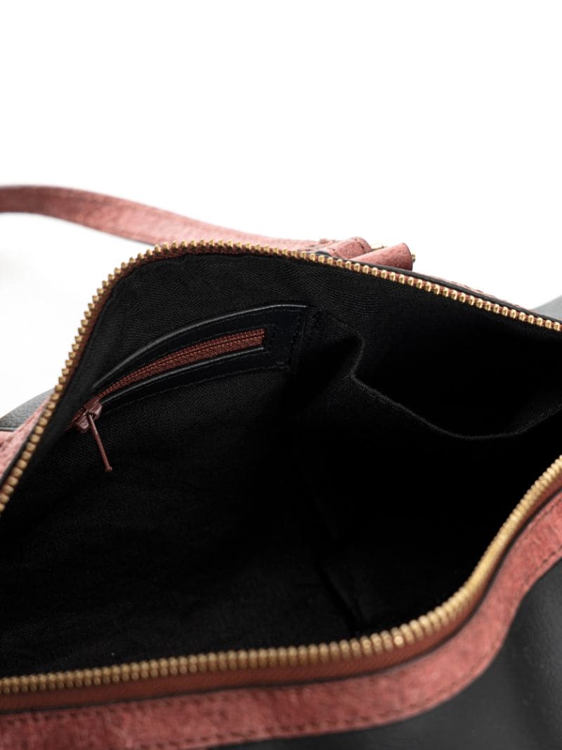 Salacia - black & madder red duffle bag