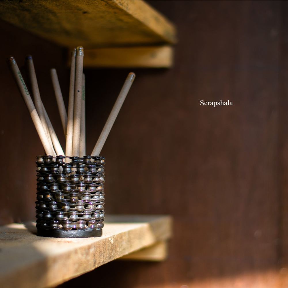 Scrapshala Chalo Penstand | Vintage Look | Multipurpose | Upcycled