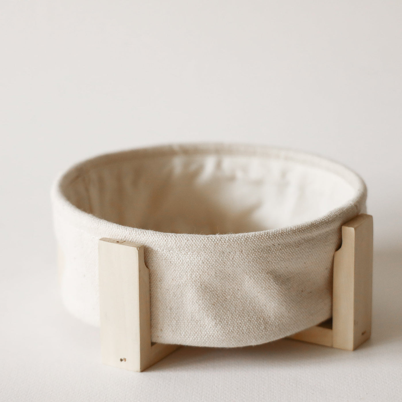 Circle Bread Basket with Wooden Stand - Suspire