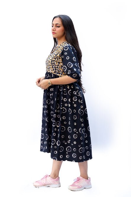 Daevi Black Round Batik Tunic - Suspire
