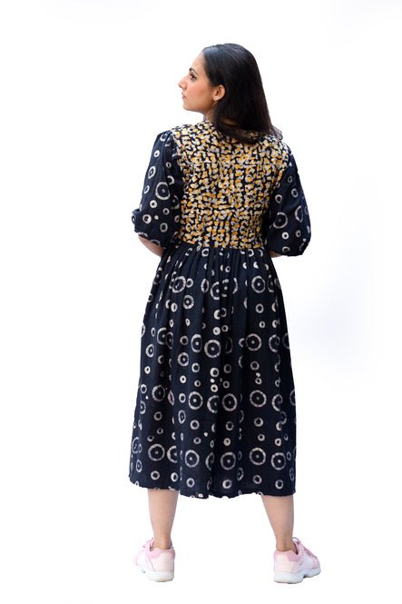 Daevi Black Round Batik Tunic - Suspire